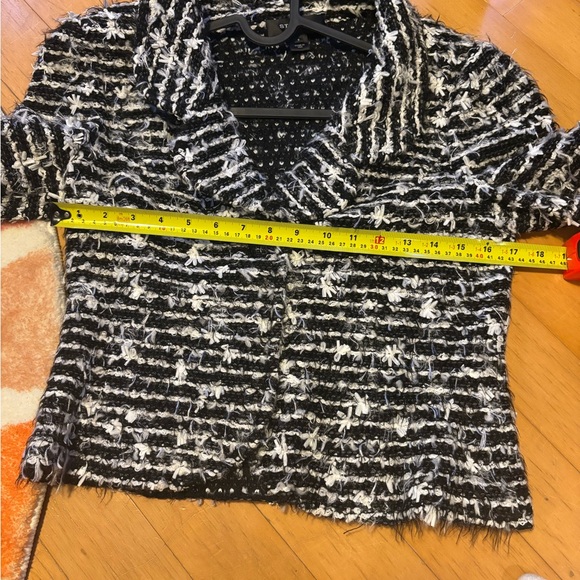 ST. JOHN Tweed Pattern Jacket - Picture 9 of 11